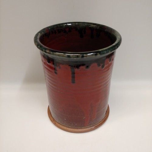 Click to view detail for #220705 Utensil Holder Red & Black 7x6  $22